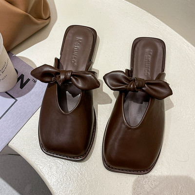 Παντόφλες κλειστές από οικολογικό δέρμα με κορδέλα