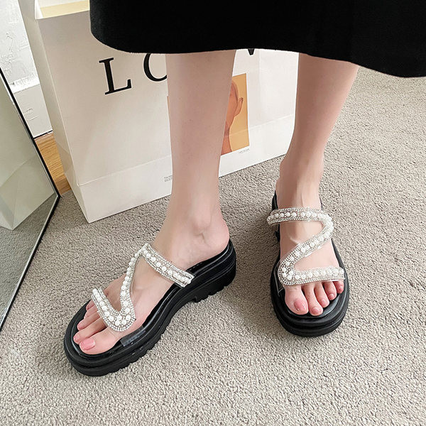 Papuci moderni de dama cu curea din silicon, pietre si perle