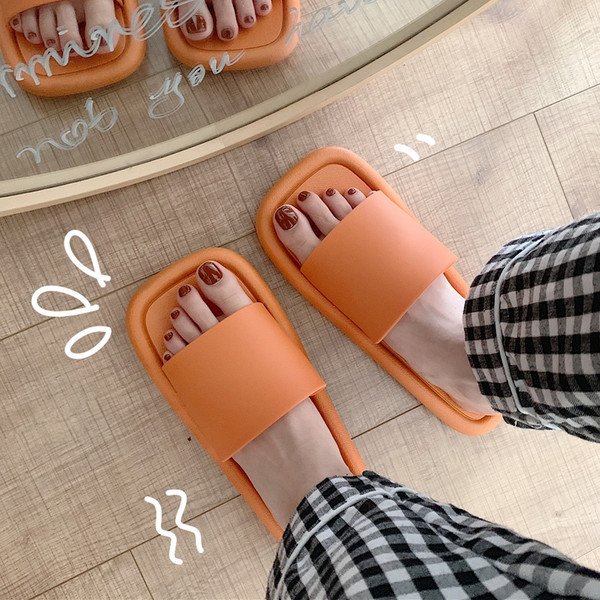 Model nou de papuci de dama cu talpa dreptunghiulara