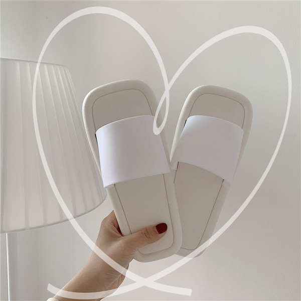 Model nou de papuci de dama cu talpa dreptunghiulara