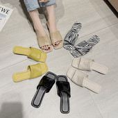 Papuci de dama din piele cu talpa plata - model patrat