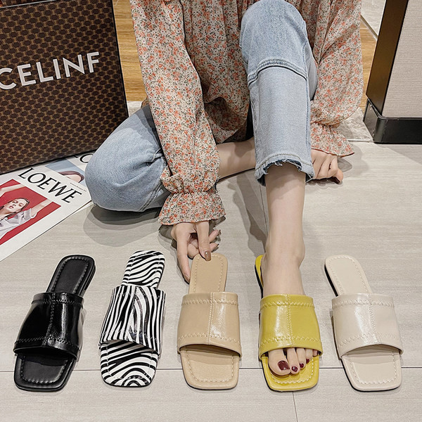 Papuci de dama din piele cu talpa plata - model patrat