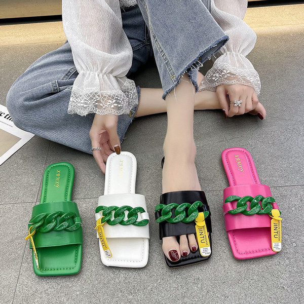 Μοντέρνες γυναικείες παντόφλες από οικολογικό δέρμα