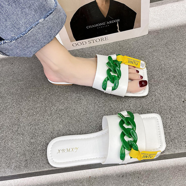 Μοντέρνες γυναικείες παντόφλες από οικολογικό δέρμα