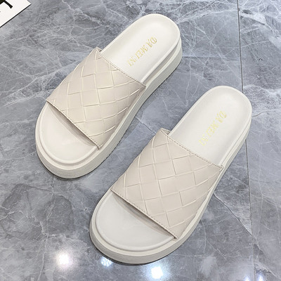 Γυναικείες έκο δερμάτινες παντόφλες με επίπεδη σόλα σε δύο χρώματα