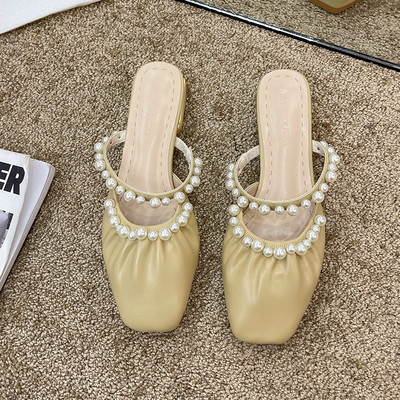 Sieviešu slēgtas čības no eko ādas ar pērlēm