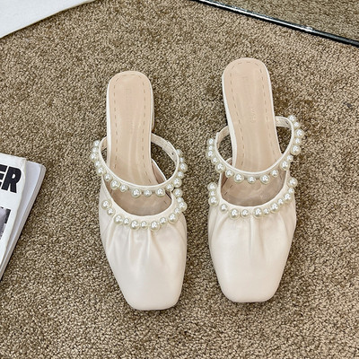 Sieviešu slēgtas čības no eko ādas ar pērlēm