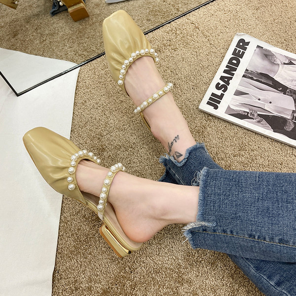 Sieviešu slēgtas čības no eko ādas ar pērlēm