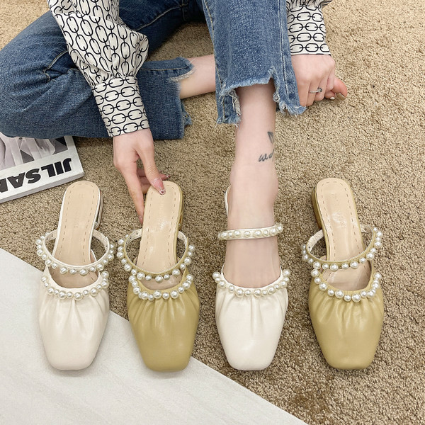 Sieviešu slēgtas čības no eko ādas ar pērlēm