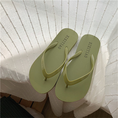 Model simplu de șlapi de damă în negru, albastru și verde