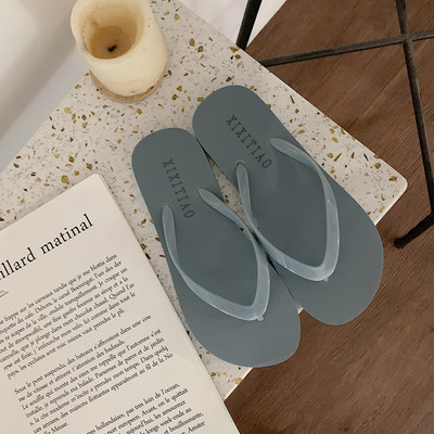 Model simplu de șlapi de damă în negru, albastru și verde