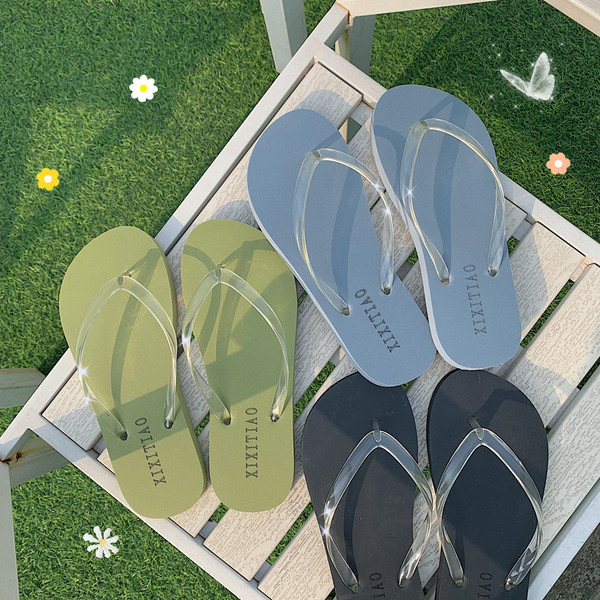 Model simplu de șlapi de damă în negru, albastru și verde