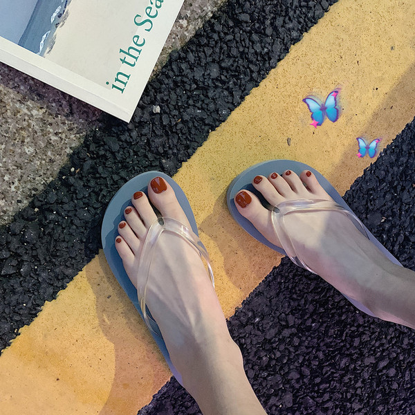 Model simplu de șlapi de damă în negru, albastru și verde