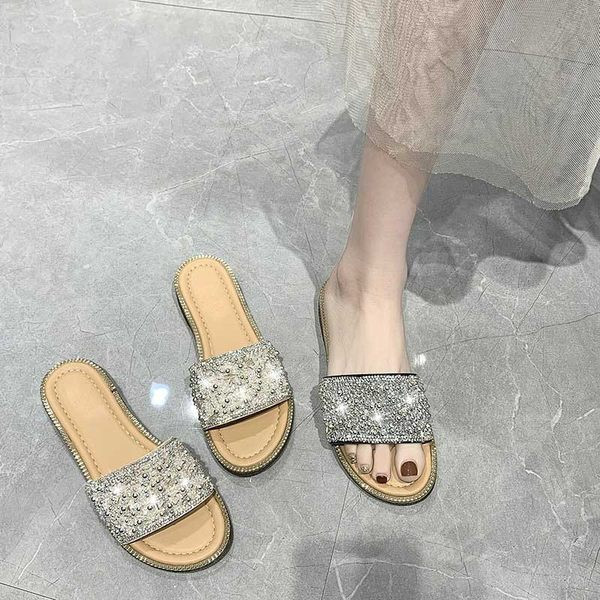 Papuci de damă cu talpă plată și particule strălucitoare