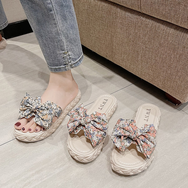 Sieviešu ikdienas čības ar ziedu rakstu un lenti