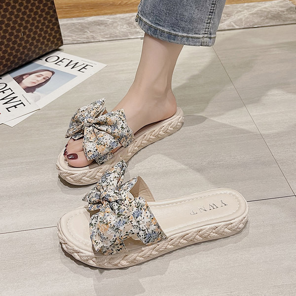 Sieviešu ikdienas čības ar ziedu rakstu un lenti