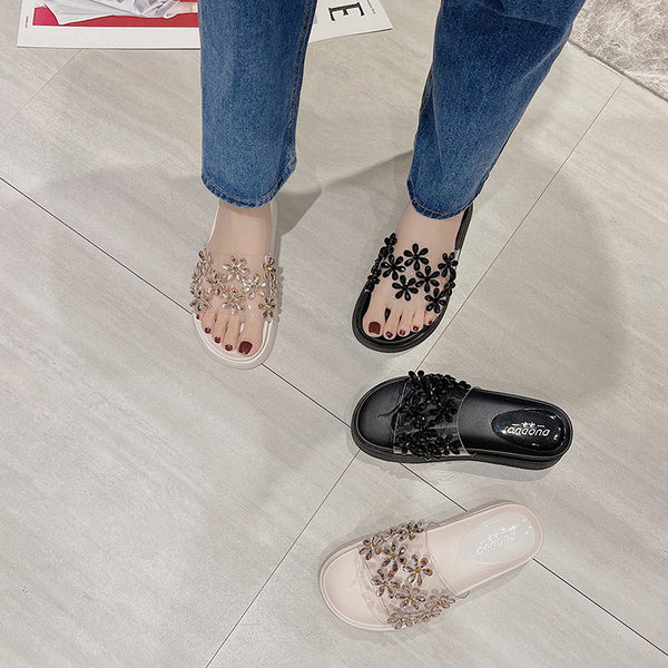 Sieviešu čības dekorētas ar akmeņiem un 5 cm zoli