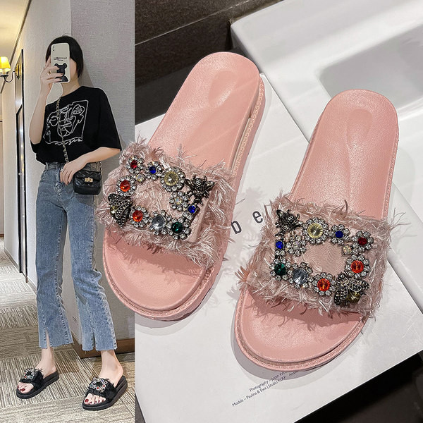 Papuci de dama actuali cu ciucuri si pietre