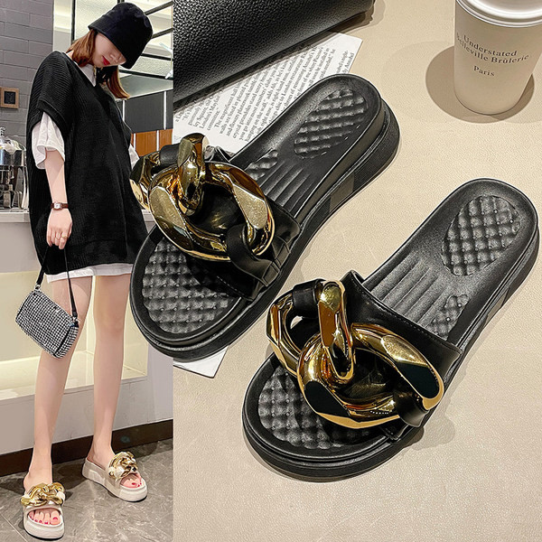 Model nou de papuci de dama cu decor metalic