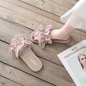 Sieviešu ikdienas čības ar tekstila lencēm ar cirtām un ziedu rakstu