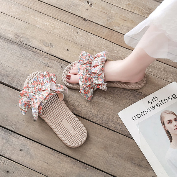 Sieviešu ikdienas čības ar tekstila lencēm ar cirtām un ziedu rakstu