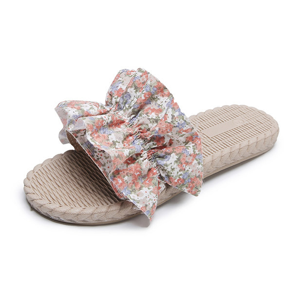 Sieviešu ikdienas čības ar tekstila lencēm ar cirtām un ziedu rakstu