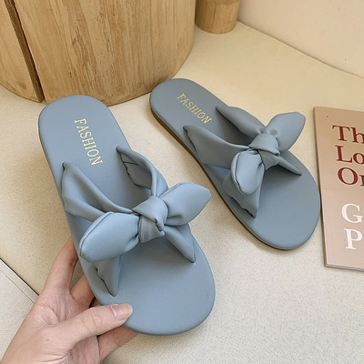 Model nou de papuci din piele si panglica