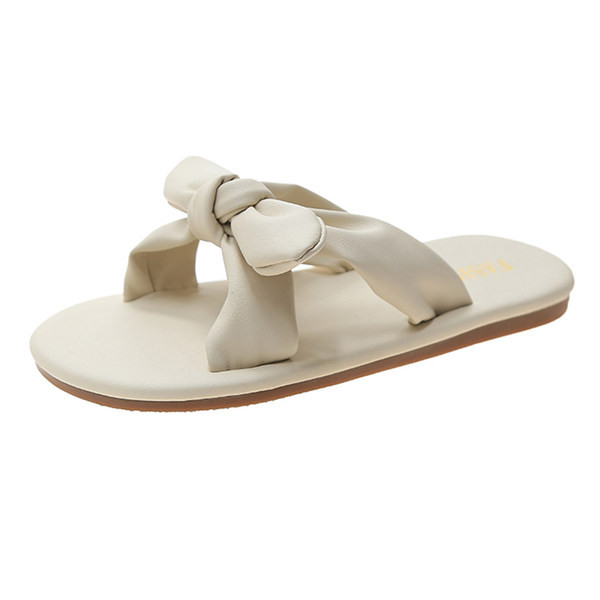 Model nou de papuci din piele si panglica