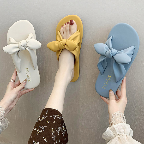 Model nou de papuci din piele si panglica