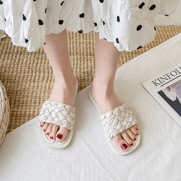 Papuci de damă din piele cu talpă plată