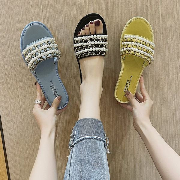 Papuci moderni de dama cu talpa plate si perle