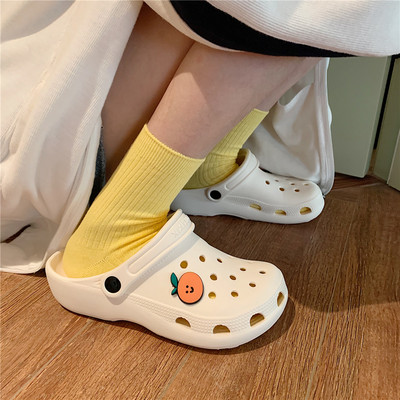 Sieviešu gumijas, slēgtas čības ar 3D aplikāciju