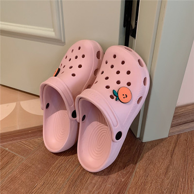 Sieviešu gumijas, slēgtas čības ar 3D aplikāciju