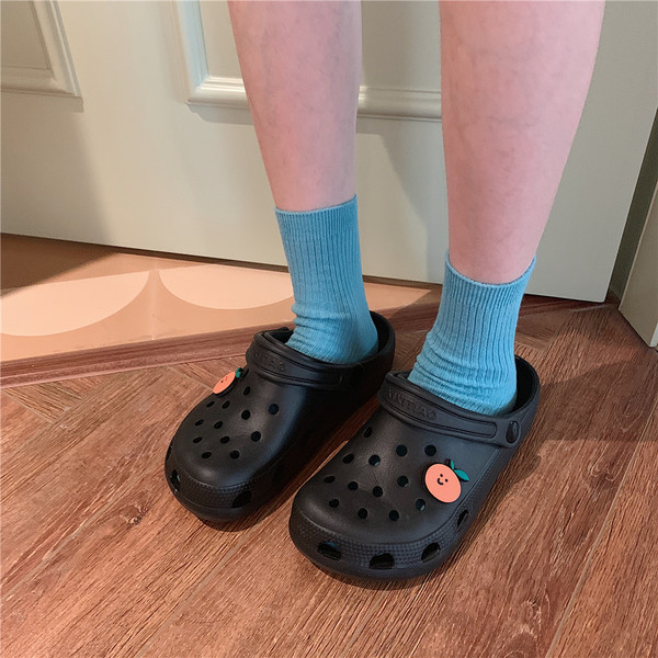 Sieviešu gumijas, slēgtas čības ar 3D aplikāciju