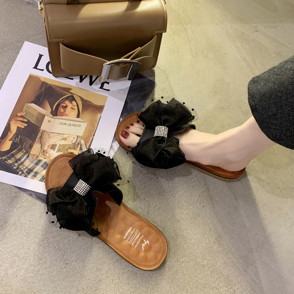 Model nou de papuci de dama cu panglica, pietre si tul