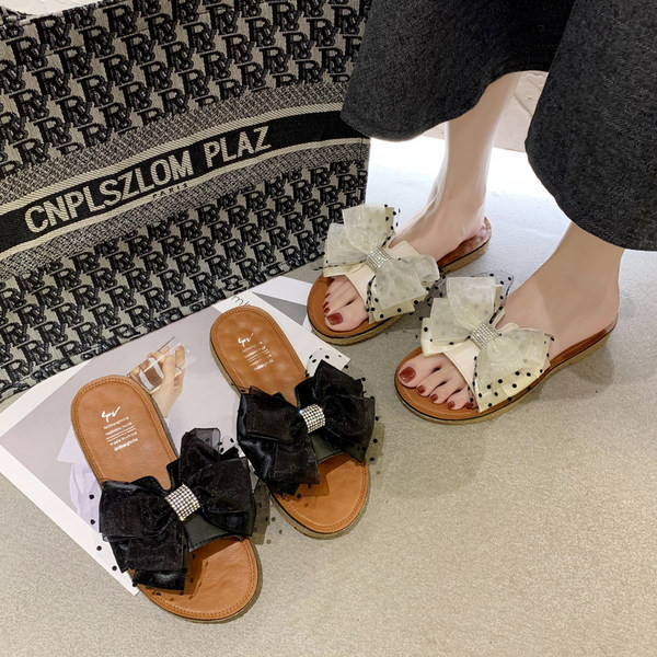 Model nou de papuci de dama cu panglica, pietre si tul