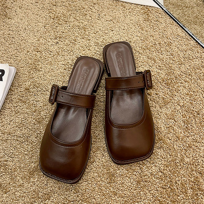 Νέο μοντέλο κλειστές παντόφλες από οικολογικό δέρμα με αγκράφα