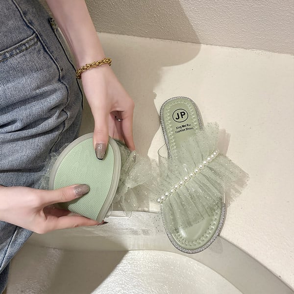 Model nou de papuci de dama cu perle si tul