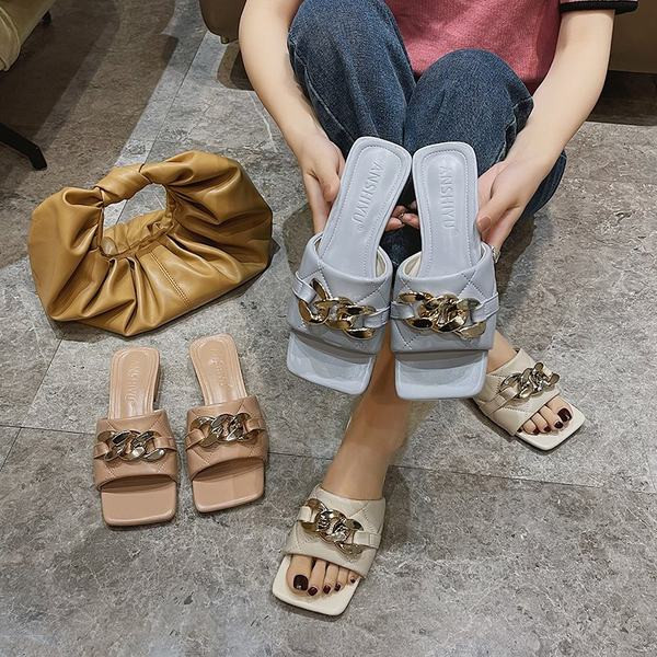 Papuci patrati dama cu lant metalic