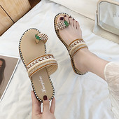 Παντόφλες casual με στοιχείο 3D και επίπεδη σόλα