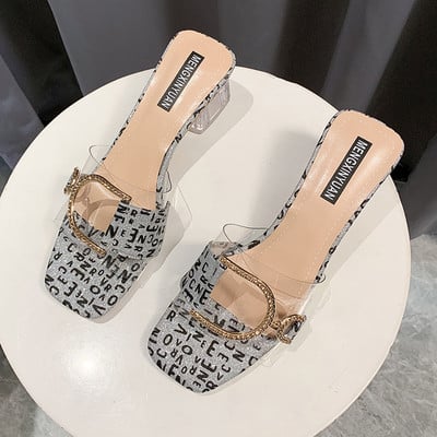 Sieviešu ikdienas čības ar papēdi un sprādzi