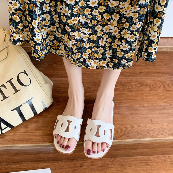 Παντόφλες casual γυναίκες κατασκευασμένες από faux δέρμα - με επίπεδη σόλα