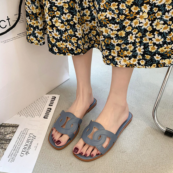 Παντόφλες casual γυναίκες κατασκευασμένες από faux δέρμα - με επίπεδη σόλα