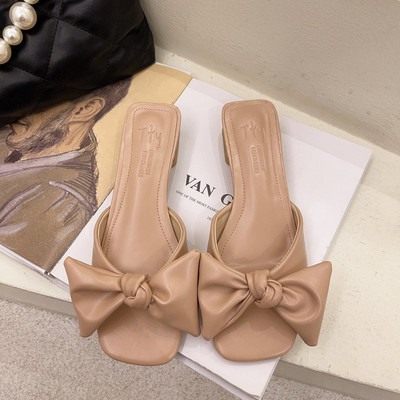 Jauns sieviešu čību modelis no mākslīgās ādas ar lenti un kvadrātveida papēdi