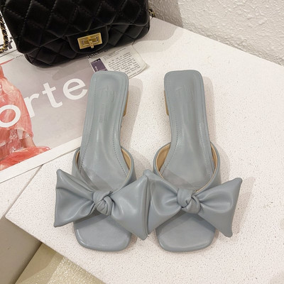 Jauns sieviešu čību modelis no mākslīgās ādas ar lenti un kvadrātveida papēdi