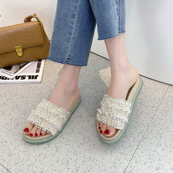 Model nou de papuci de dama cu perle potriviti pentru vara