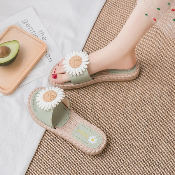 Papuci casual cu o margareta potriviti pentru plaja