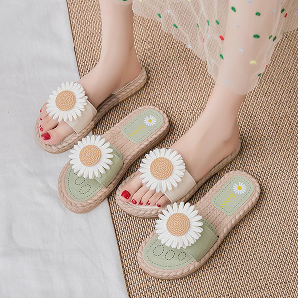Papuci casual cu o margareta potriviti pentru plaja
