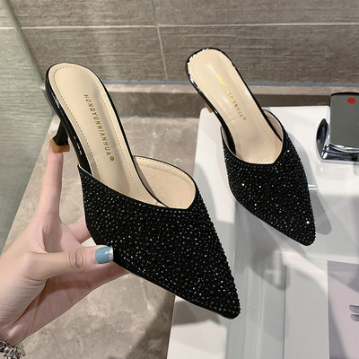 Elegantas smailas čības ar pērlēm un papēdi