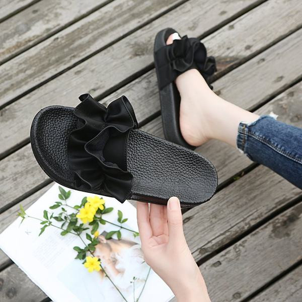 Papuci de dama cu decor cret si talpa plata